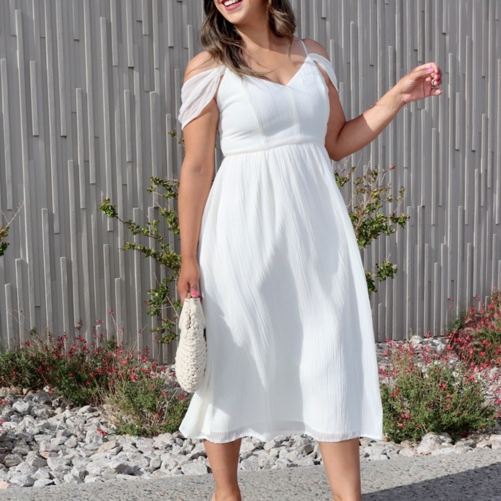 Express Pleated Chiffon Midi Dress Swan Color in Small